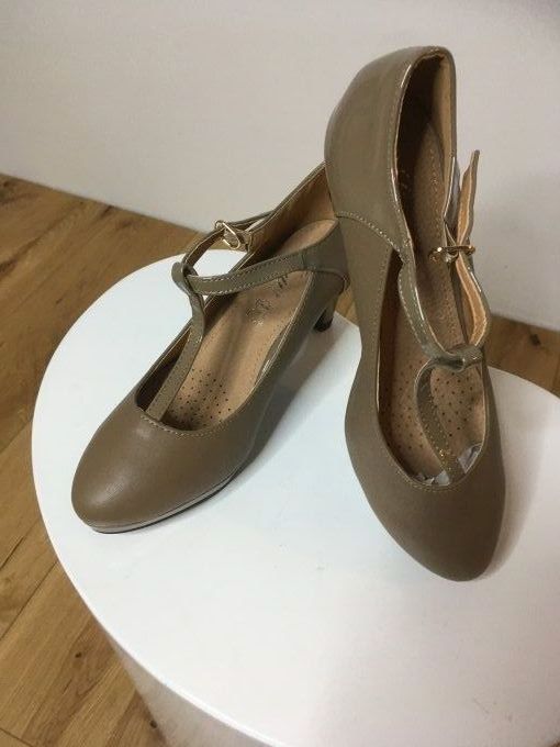 Chaussures femme de couleur taupe